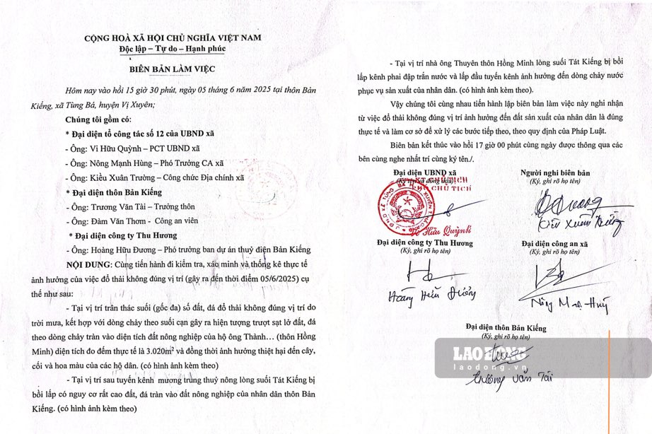 Bien ban ghi nhan su viec dat da sat truot gay anh huong. Anh: Nhom PV.