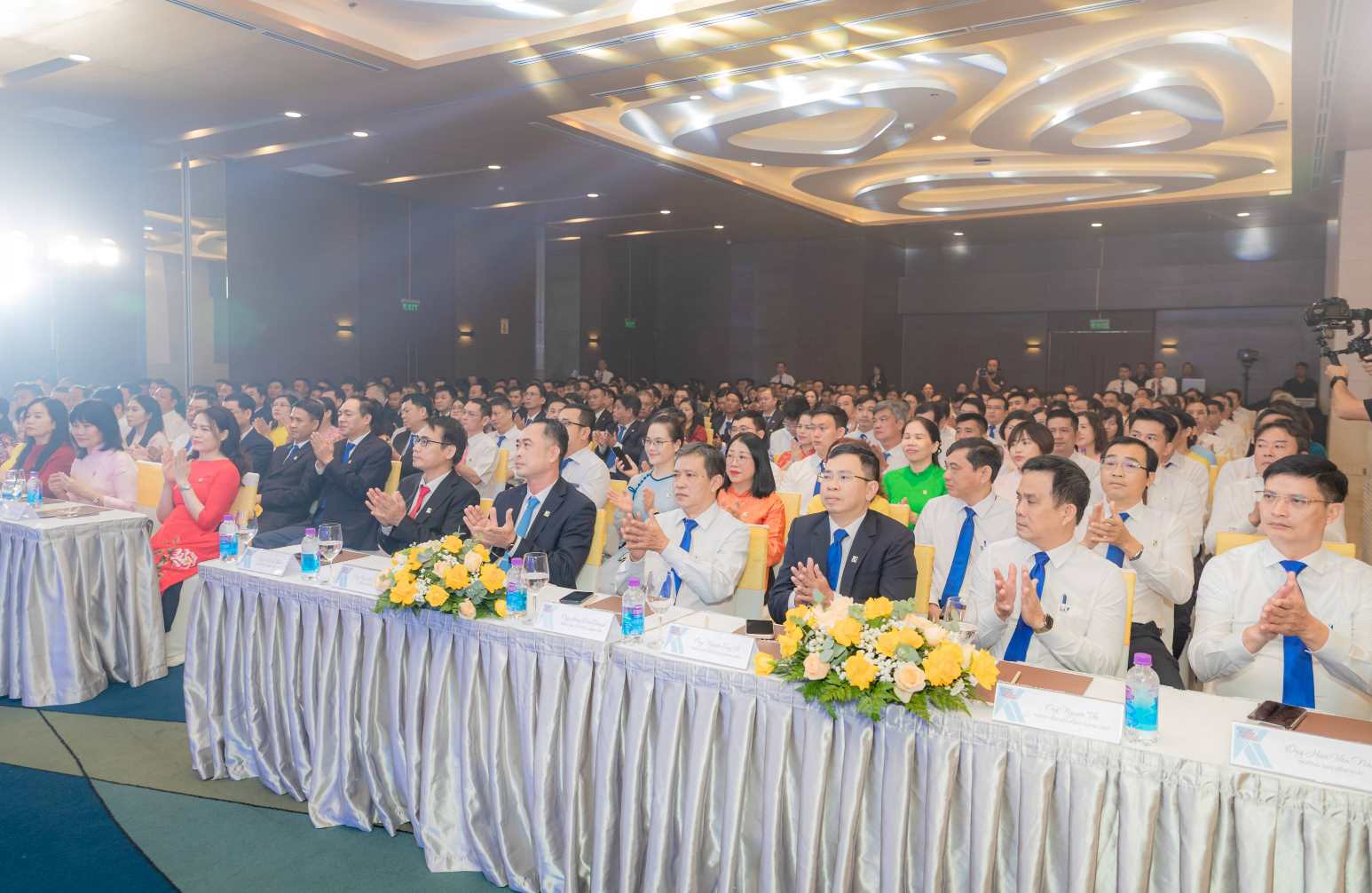 Ban lanh dao, nguoi lao dong Khatoco tham du Chuong trinh Ton vinh va Tri an nguoi lao dong. Anh: Kieu Huong