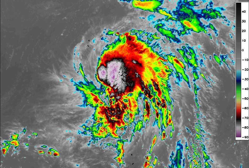 Typhoon Ha Long appeared right after Typhoon No. 11 Matmo. Photo: Weathererds