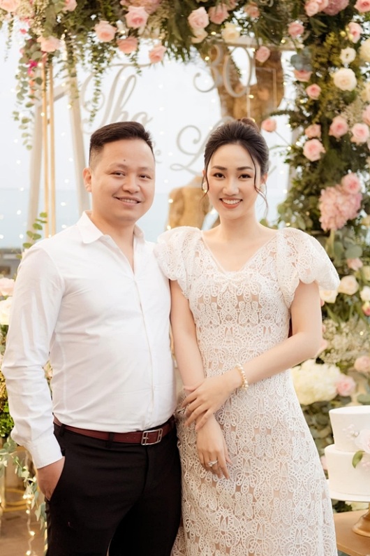 A hau Ngo Tra My va chong. Anh: Chup tu trang ca nhan