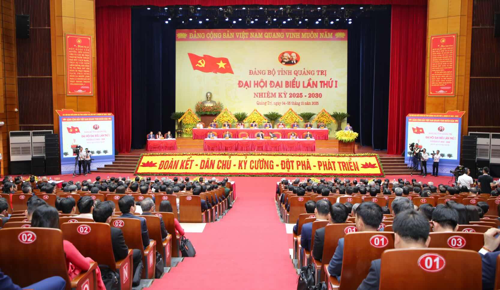 Toan canh Dai hoi. Anh: Cong Sang