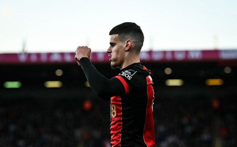 Milos Kerkez no ha rendido bien en el Liverpool. Foto: AFP