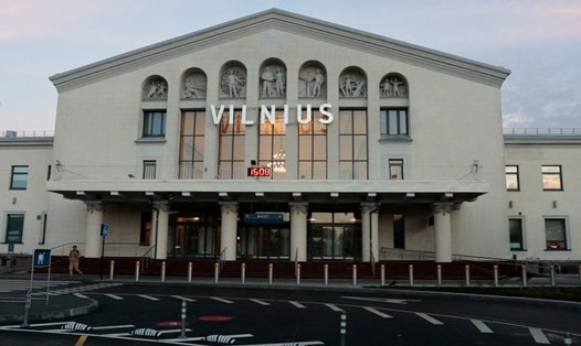 Lối vào của sân bay Vilnius (Lithuania). Ảnh: AFP