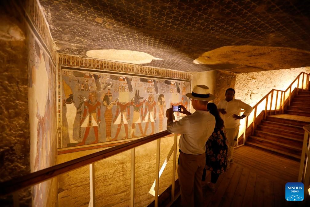 Du khach tham quan lang mo Pharaoh Amenhotep III. Anh: Xinhua