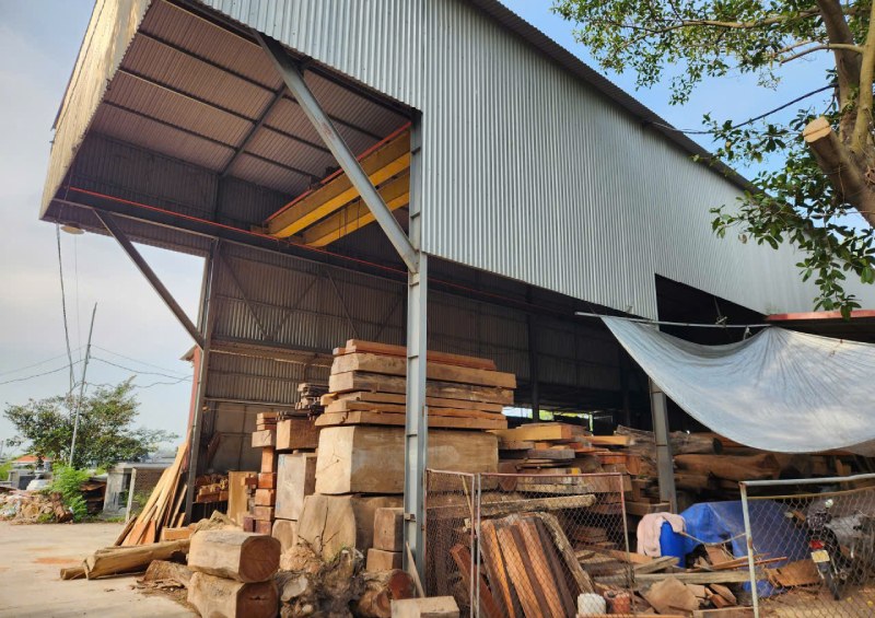 The project is not in accordance with regulations at the location of a public land plot in Mieu Co area (Van Dinh commune, Hanoi) that the authorities requested to be demolished. Photo: PV Group