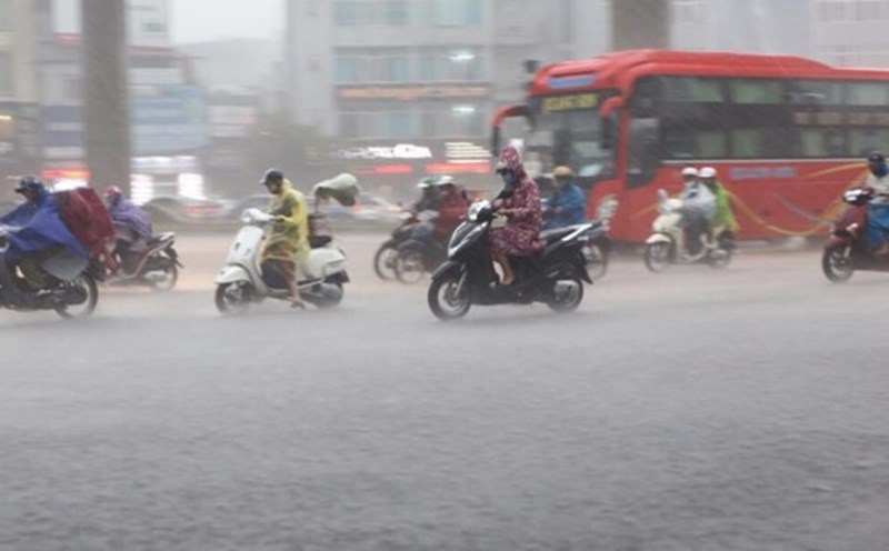 To prevent heavy rain and flooding of roads, affecting students' learning like the causes of storm No. 10, schools in Hanoi have developed a plan to prevent and combat storm No. 11. Photo: To The