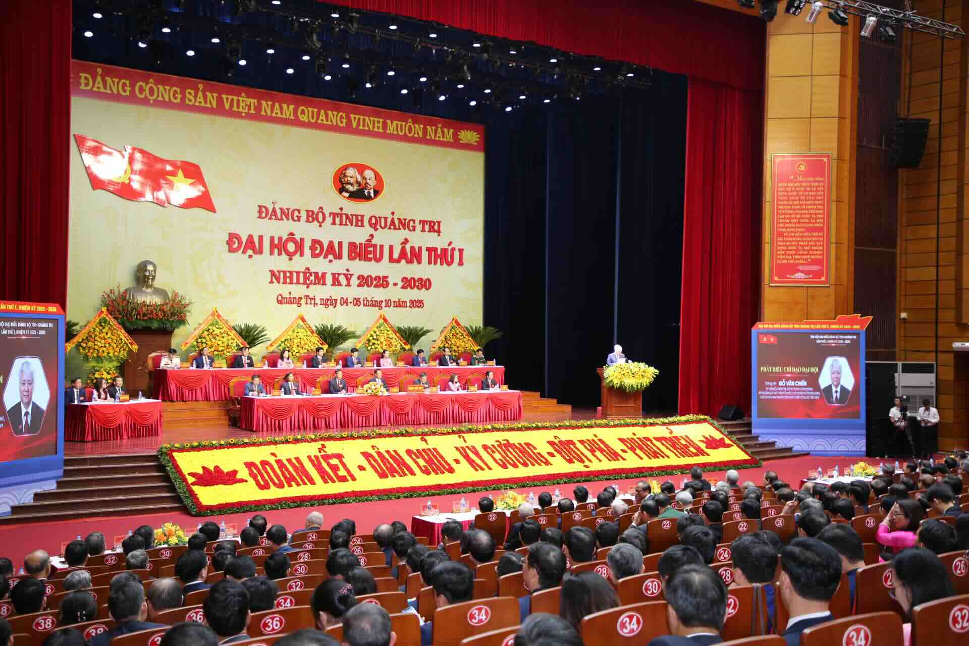 Quang canh Dai hoi. Anh: Cong Sang