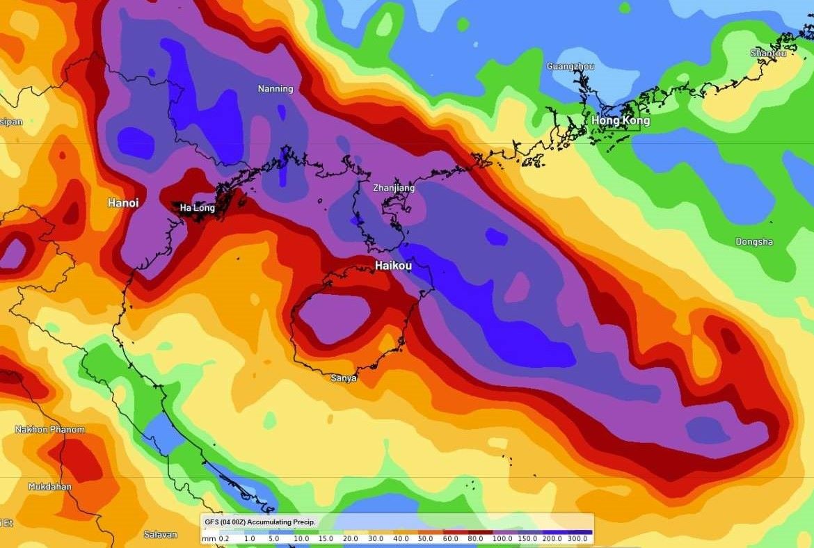 Dự báo lượng mưa tích lũy khu vực Nam Trung Quốc và Đông Bắc Việt Nam do bão số 11 đến 18h ngày 7.10 theo mô hình dự báo GFS. Ảnh: GFS