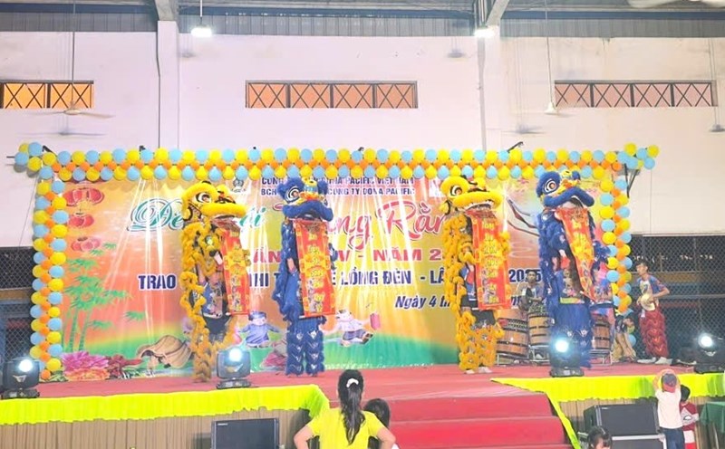 Dona Pacific Company Limited organizes the Mid-Autumn Festival. Photo: Provincial Federation of Labor