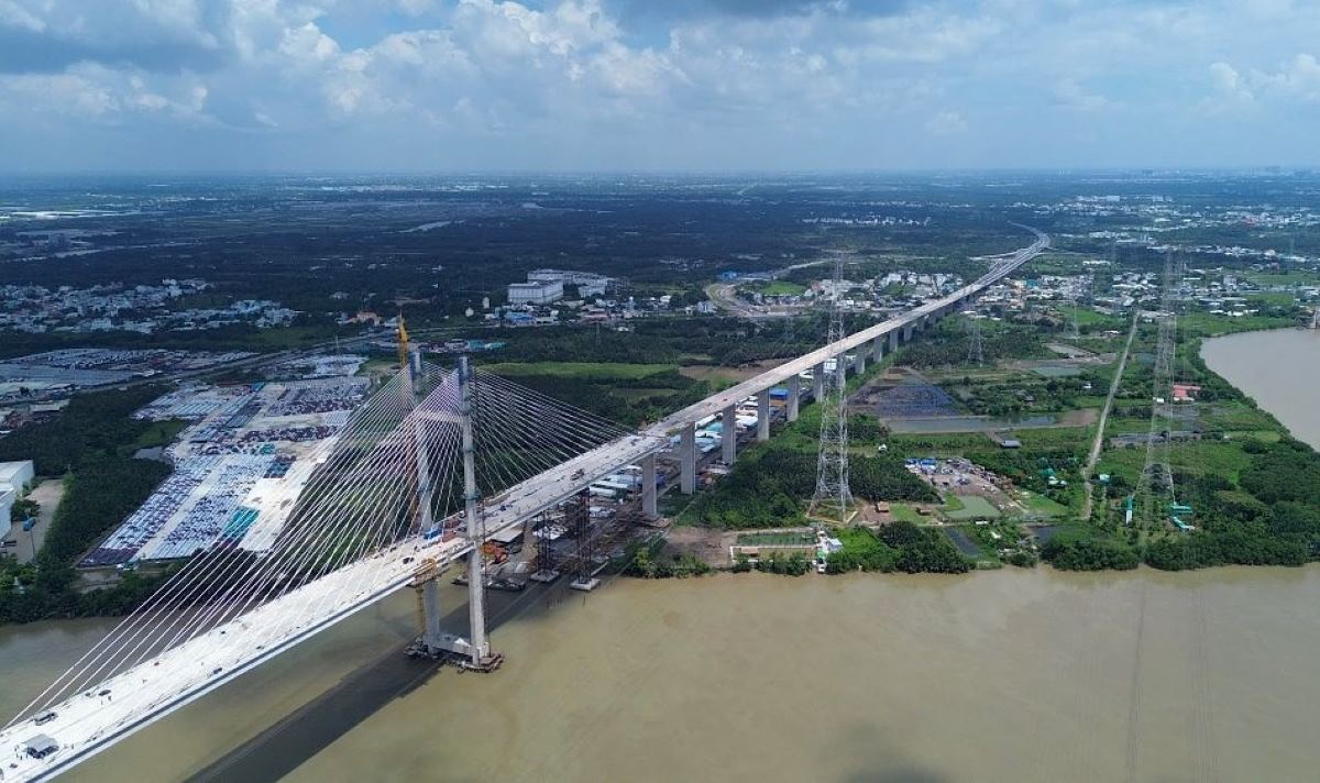 Binh Khanh Bridge on the Ben Luc - Long Thanh Expressway. Photo: Anh Tu