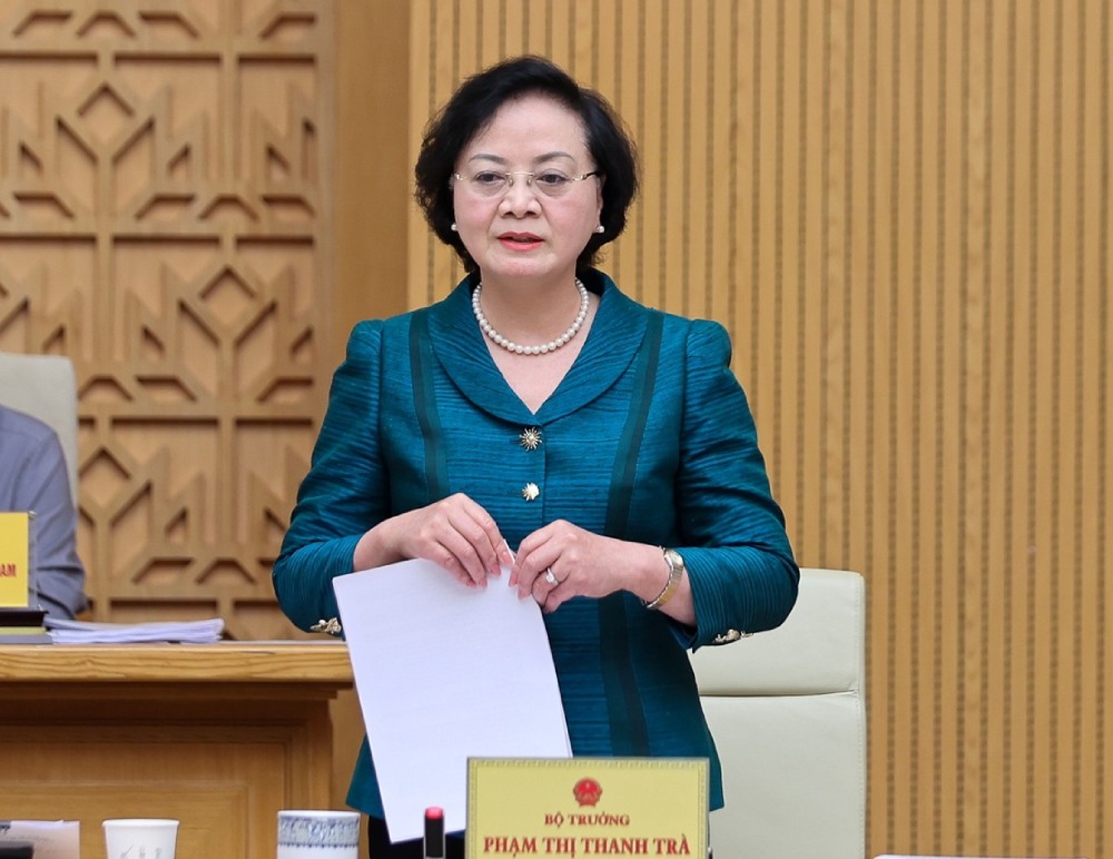 Minister of Home Affairs Pham Thi Thanh Tra stated that the settlement of regimes and policies for cadres, civil servants and public employees who quit their jobs according to Decree 178 and Decree 67 in some places is still slow. Photo: Nhat Bac
