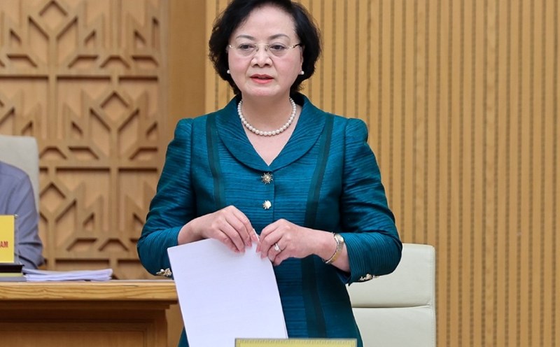 Minister of Home Affairs Pham Thi Thanh Tra stated that the settlement of regimes and policies for cadres, civil servants and public employees who quit their jobs according to Decree 178 and Decree 67 in some places is still slow. Photo: Nhat Bac