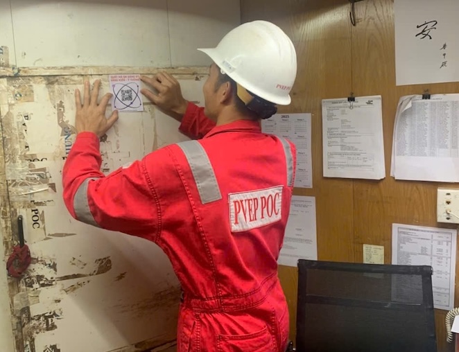 QR codes to send ideas and initiatives are deployed at all offices, works and projects of PVEP. Photo: CDP