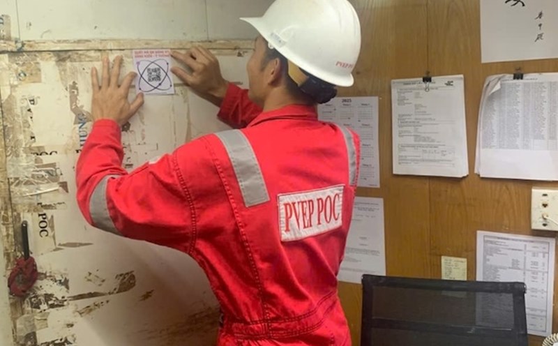 QR codes to send ideas and initiatives are deployed at all offices, works and projects of PVEP. Photo: CDP