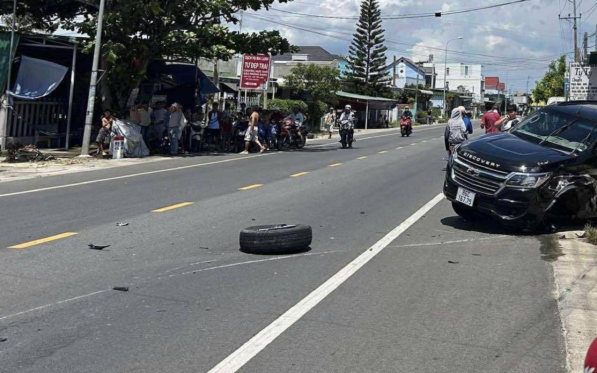 Oto vang vao le va hu hong sau cu tong. Anh: Duy Tuan 