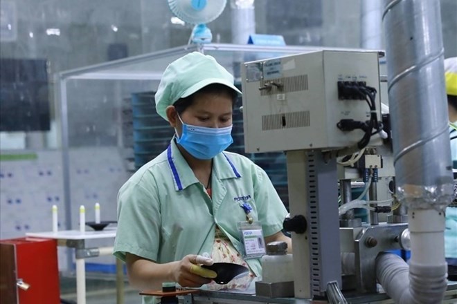 산후 건강 회복 요양 수당 수령 절차는 새로운 규정에 따라 적용됩니다. 사진: 하이 응우옌