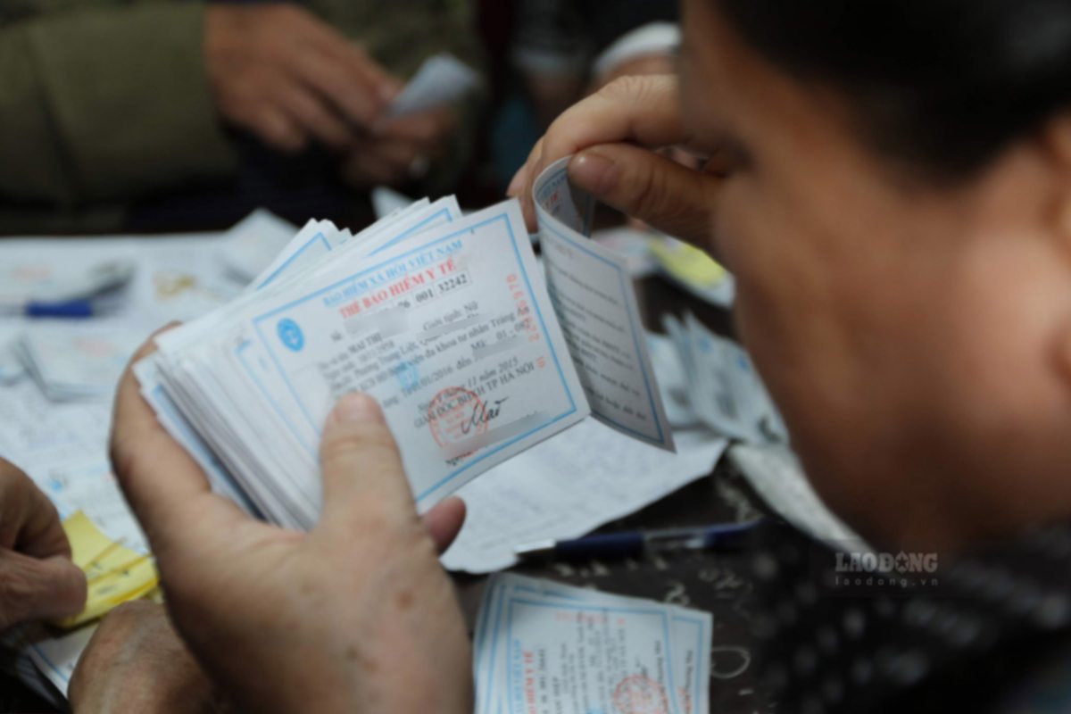 国防省は、退役軍人が戦場Kに参加するための健康保険と埋葬を提案するために有権者に対応したばかりです。写真：Hai Nguyen