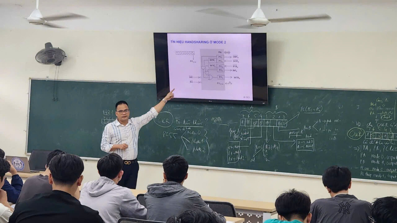 Bộ Giáo dục và Đào tạo đang lấy ý kiến dự thảo Thông tư quy định chuẩn nghề nghiệp giảng viên đại học. Ảnh: Mai Hương
