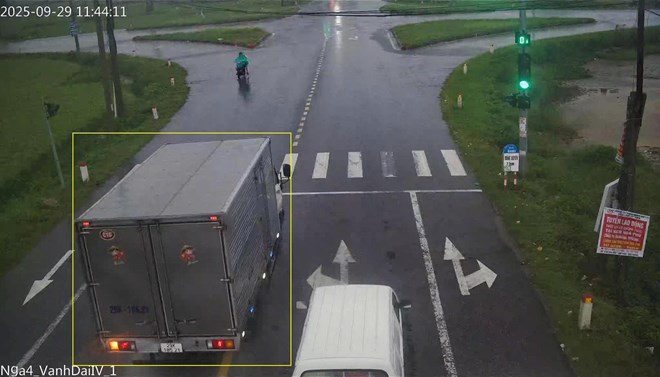 Điều khiển xe đè vạch, quay đầu sai quy định, nhiều chủ xe bị phạt nguội