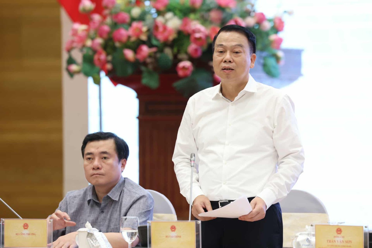 Deputy Minister of Finance Nguyen Duc Chi informed about the pilot implementation of cryptocurrency asset transactions. Photo: Pham Dong