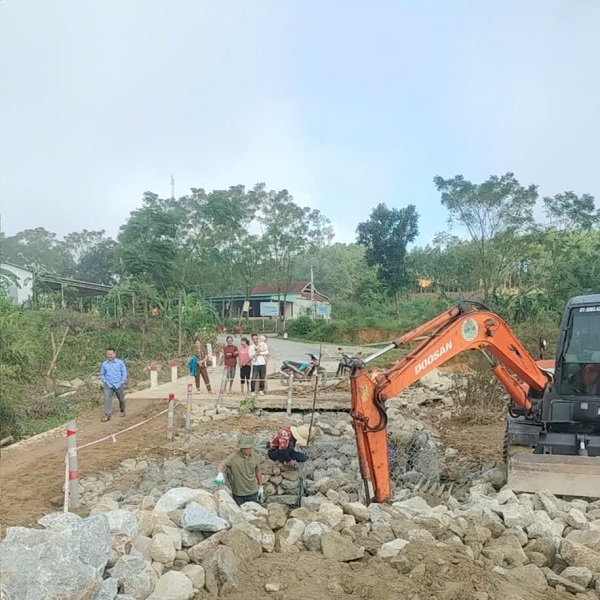 The road sector has temporarily stabilized in responding to storm No. 10, and must continue responding to storm No. 11. Photo: Department of Roads