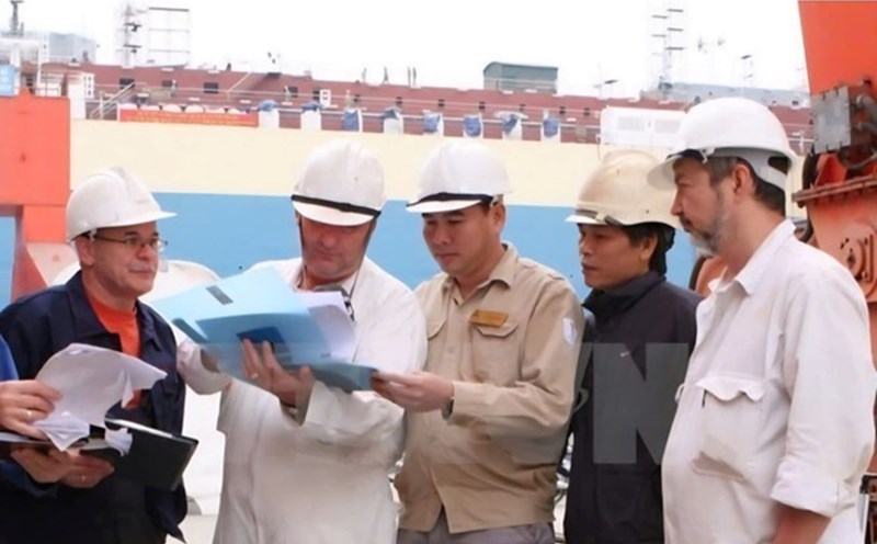 Within 05 working days from the date of receiving the complete application, the competent authority issuing the certificate of not being subject to a labor license. Photo: Anh Tu