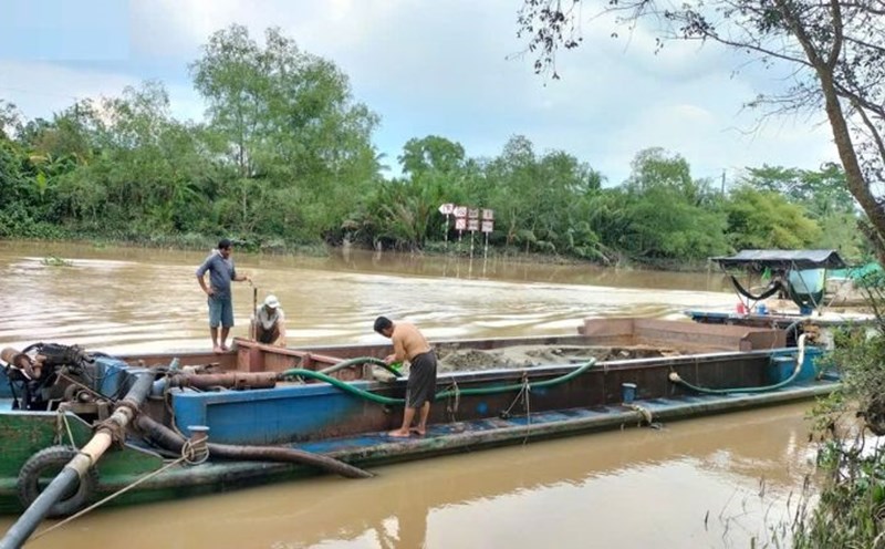 Cai Nhum Commune Police temporarily detained the vehicle and evidence, continued to verify and handle violations. Photo: Provided by the police