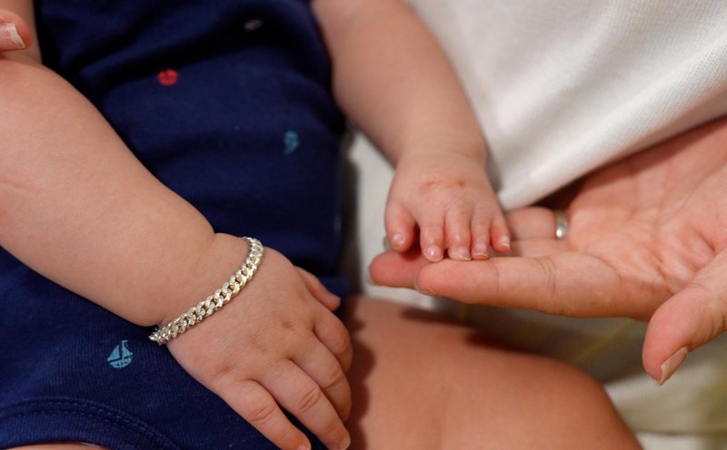 Family travels thousands of kilometers, looking for opportunities for surgery for hand deformities that stick to 5 fingers in a row for their child