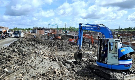 Một dự án nhà ở xã hội đang được khẩn trương xây dựng tại phường An Xuyên, tỉnh Cà Mau. Ảnh: Nhật Hồ