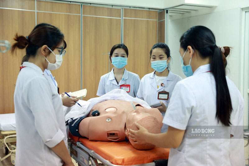 Voters propose considering exempting or reducing tuition fees for medical students. Photo: Hai Nguyen