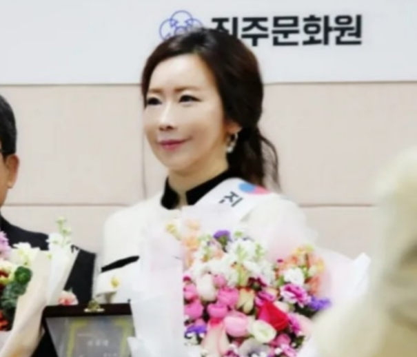 The female MC and singer were arrested on suspicion of abusing their daughter. Photo from video