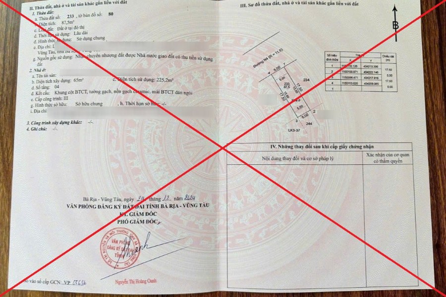 Sổ đỏ giả được dùng để công chứng giao dịch mua bán, chiếm đoạt tiền của bị hại. Ảnh: NVCC