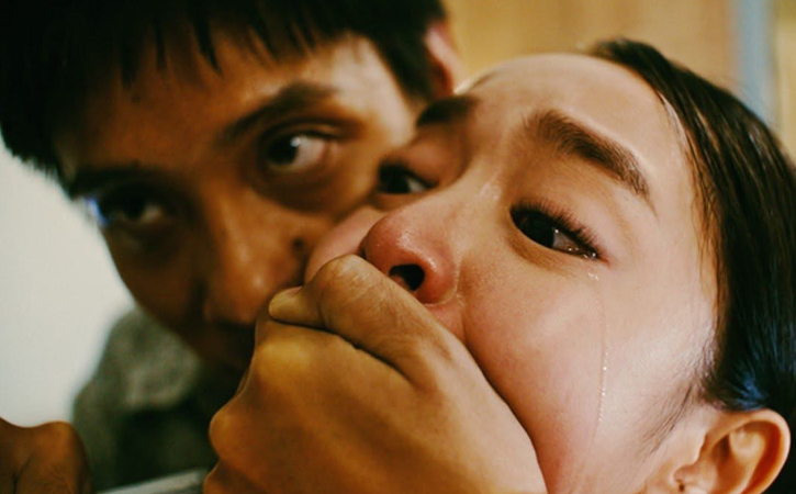 Bao Dinh in a scene co-starring with Kaity Nguyen in "The War in the Air". Photo: Provided by the film crew