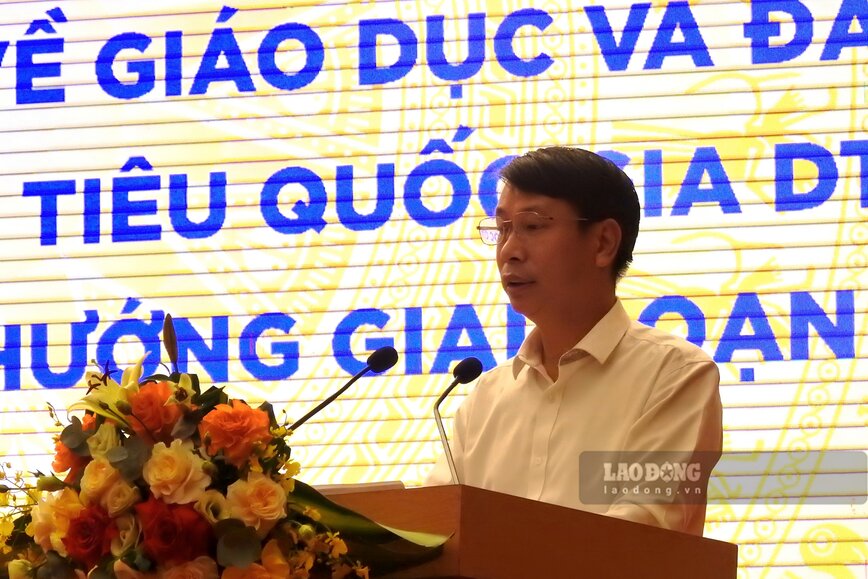 Pho chu tich UBND tinh Phu Tho Nguyen Khac Hieu phat bieu tai hoi nghi. Anh: To Cong.