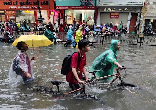 Hanoi issued a notice to all students to be off school on October 6. Photo: Van Ha