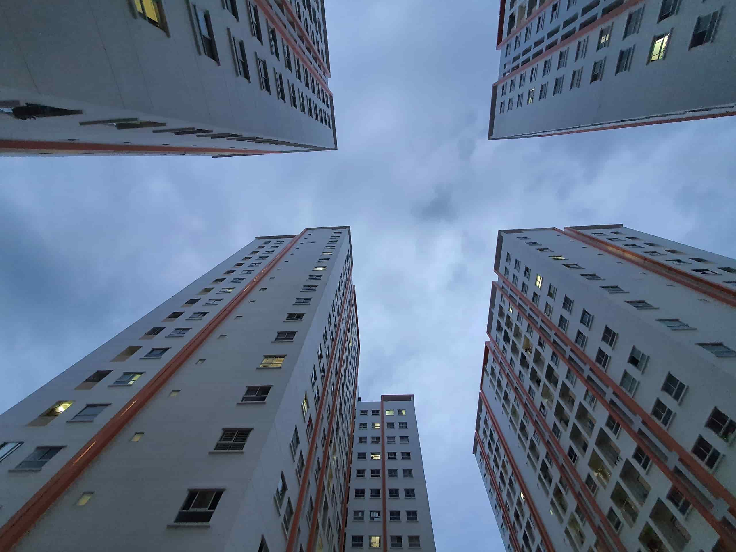 Người dân ở Khánh Hòa gặp khó xác nhận đối tượng thu nhập thấp ở đô thị để mua nhà ở xã hội. Ảnh: Hữu Long
