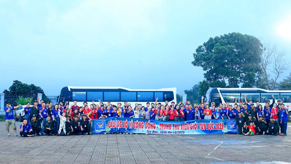 Day la nam thu 17 cau lac bo Vi Cong Dong to chuc chuong trinh thien nguyen dip trung thu. Anh: Bang Huyen