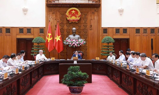 Ủy viên Bộ Chính trị, Thủ tướng Chính phủ Phạm Minh Chính chủ trì cuộc làm việc với các bộ, ngành, địa phương về tình hình tháo gỡ, khó khăn vướng mắc cho các dự án tồn đọng, kéo dài. Ảnh: VGP/Nhật Bắc
