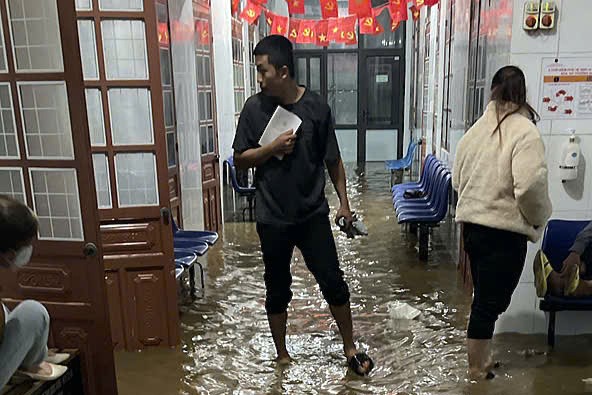 Da khoa khu vuc Van Ho (co so Thao Nguyen), tinh Son La bi ngap sau, lam gian doan hoat dong kham chua benh. Anh: Nhat Minh