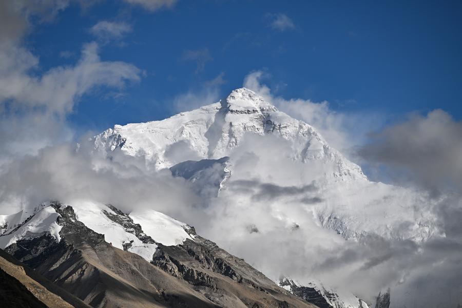 Scene of Mount Everest - where snowstorms occurred - seen from the base camp in Tingri district, Xigaze city, Tibet Autonomous Region, China. Photo: Xinhua