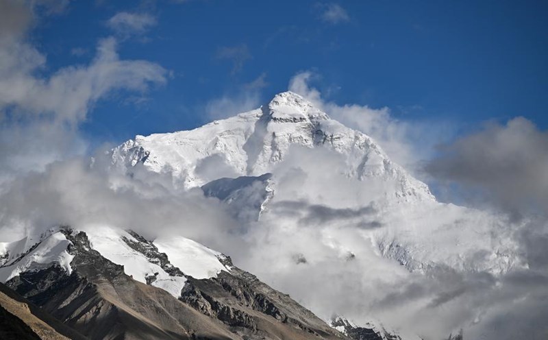 Scene of Mount Everest - where snowstorms occurred - seen from the base camp in Tingri district, Xigaze city, Tibet Autonomous Region, China. Photo: Xinhua