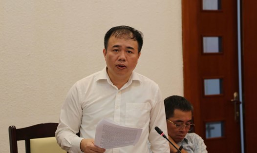 Ông Bùi Tuấn Anh - Phó Giám đốc Sở Nội vụ tỉnh Quảng Ninh – cung cấp thông tin về tình hình sau sáp nhập ở Quảng Ninh. Ảnh: Nguyễn Hùng