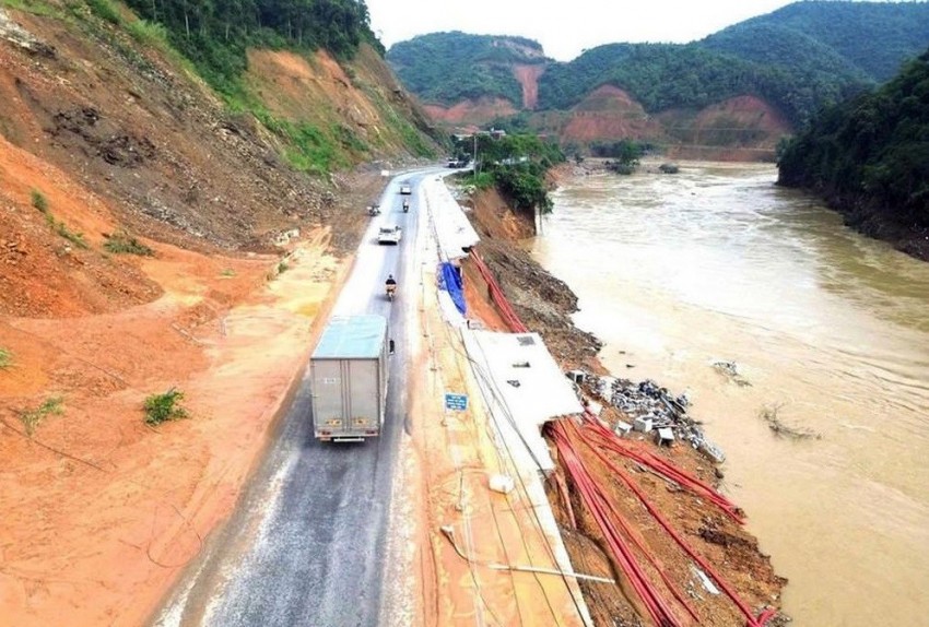 Sat lo gay mat an toan tren tuyen Quoc lo 2. Anh: Phan Ho