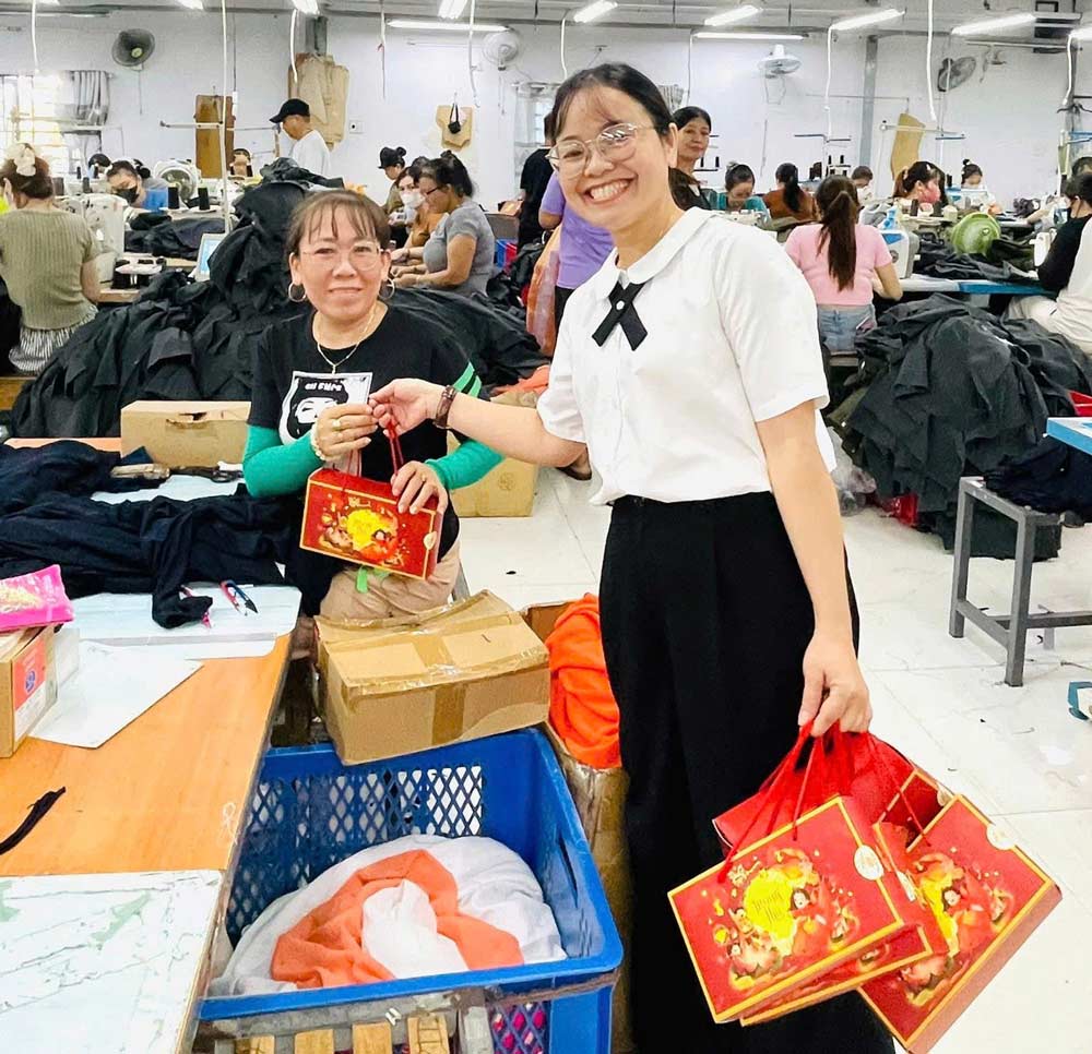 Le syndicat de base du quartier de Dien Ban a Da Nang organise activement le Tet Trung thu pour les travailleurs. Photo : Syndicat de Dien Ban