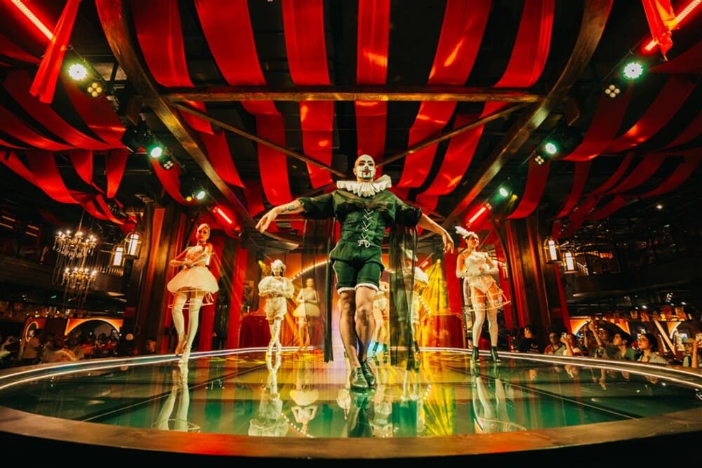 Show “After Glow” phuc vu du khach mien phi o hai khung gio