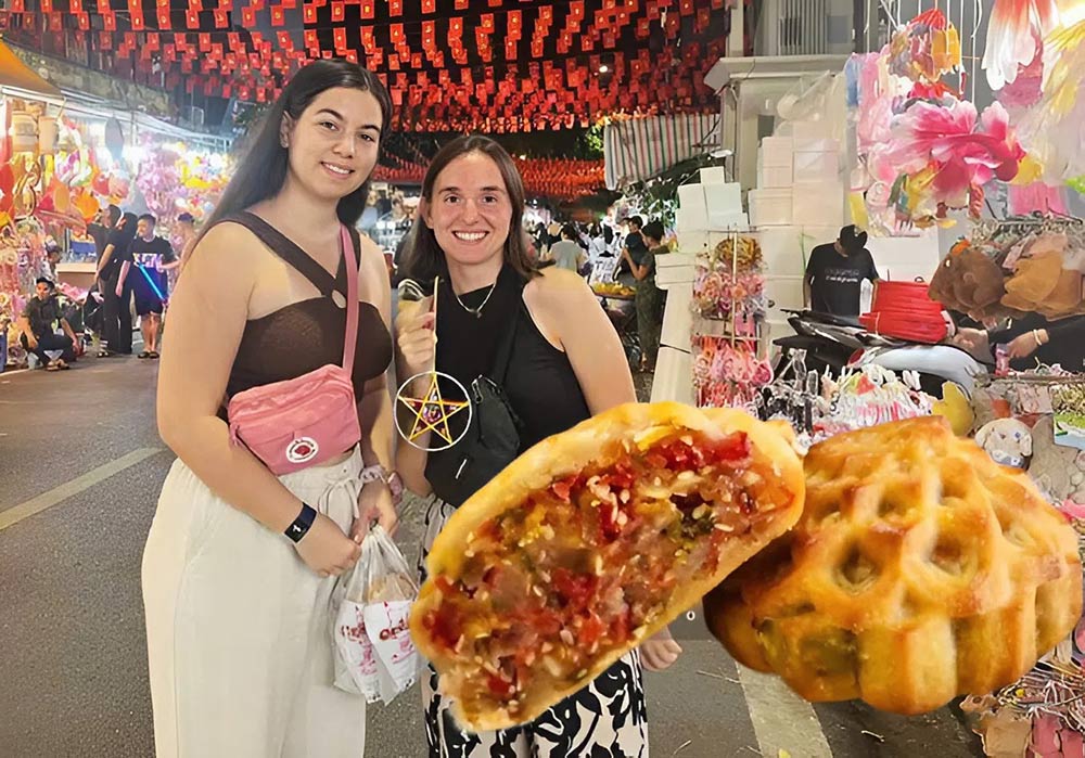 The first time eating moon cakes, Western tourists consider it like a Royal cake.