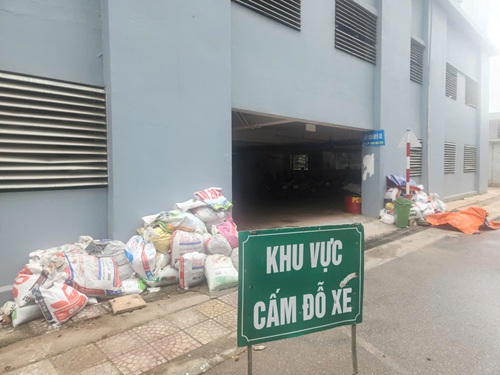 Nhung bao cat tai cua chung cu Ecohome, phuong Dong Ngac. Anh: Minh Hanh 