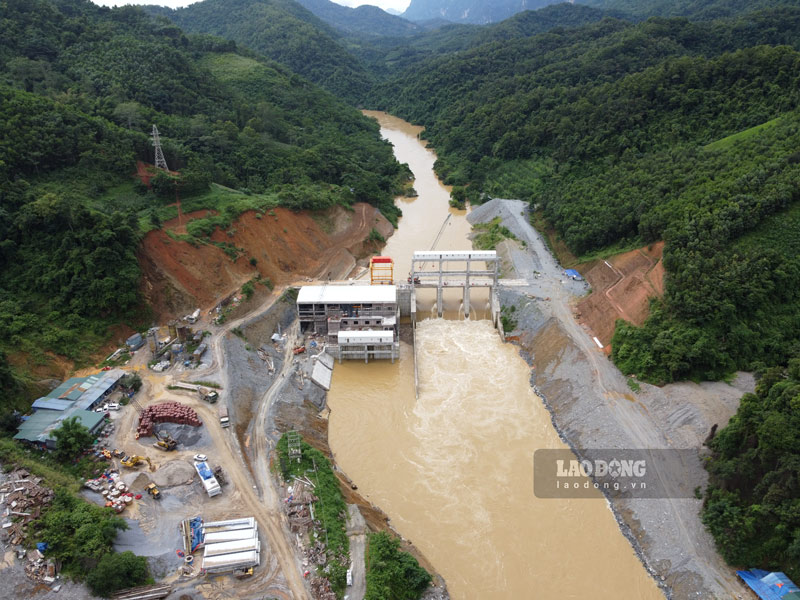 까오방성 지역에 소규모 수력 발전소가 건설 중입니다. 사진: Tan Van