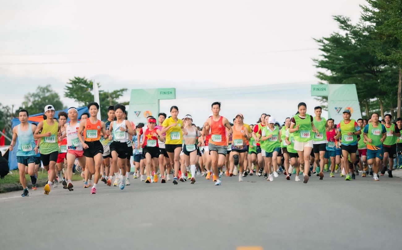크로스컨트리 달리기 대회에 참가한 노동자. 사진: VTJ Toms 섬유 의류 유한 회사