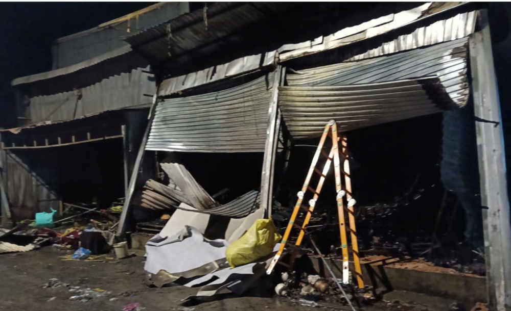 Fire scene in the An Thanh hamlet market area. Photo: U Minh Thuong Commune Military Command